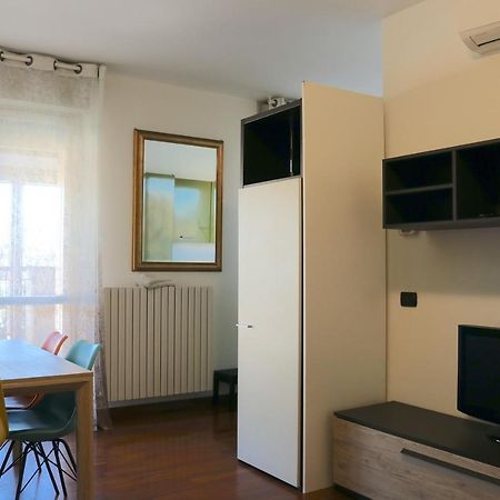 Happy Flat With Terrace Apartment Milan Bagian luar foto