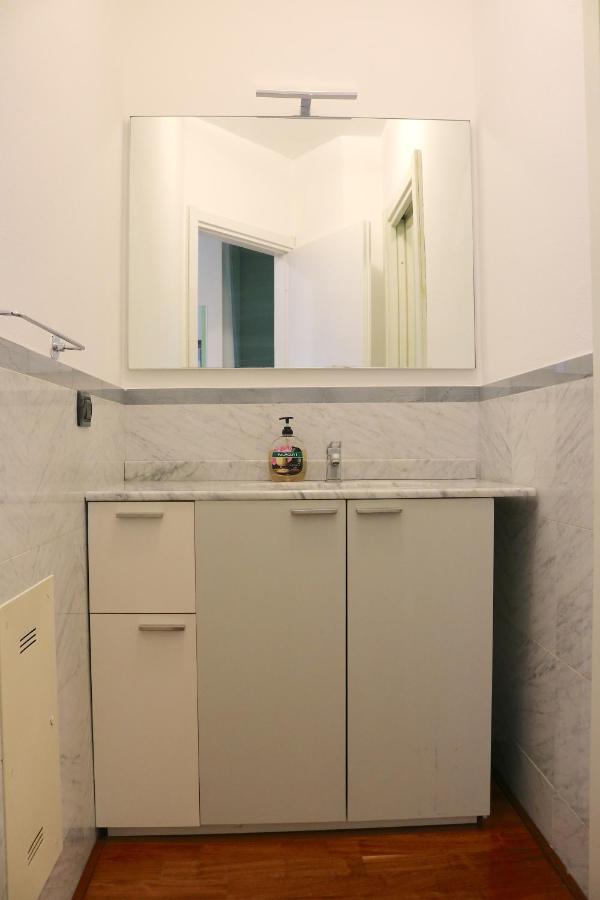 Happy Flat With Terrace Apartment Milan Bagian luar foto