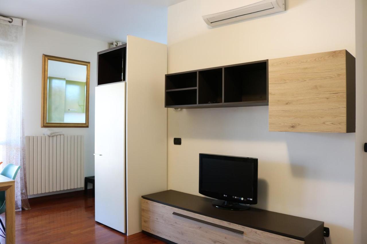Happy Flat With Terrace Apartment Milan Bagian luar foto